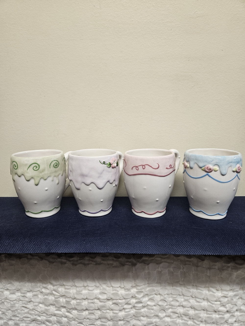 Avon 2004 Pastel Accent Ceramic Mugs Green Lavender Pink Blue Set of 4 4" Tall